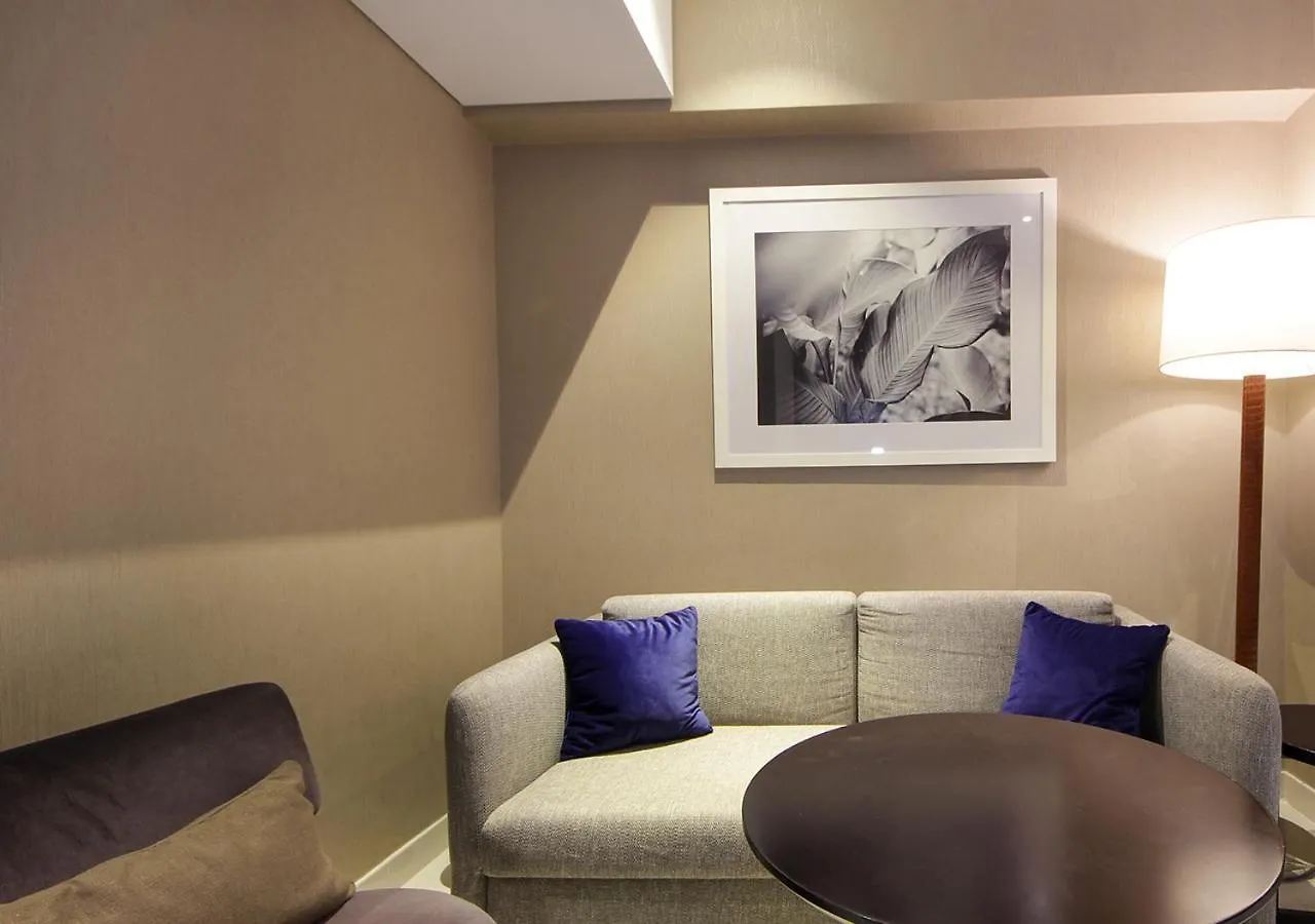 Modern Living Damac With Balcony & Waterfront Views Apartment Dubai 0*,