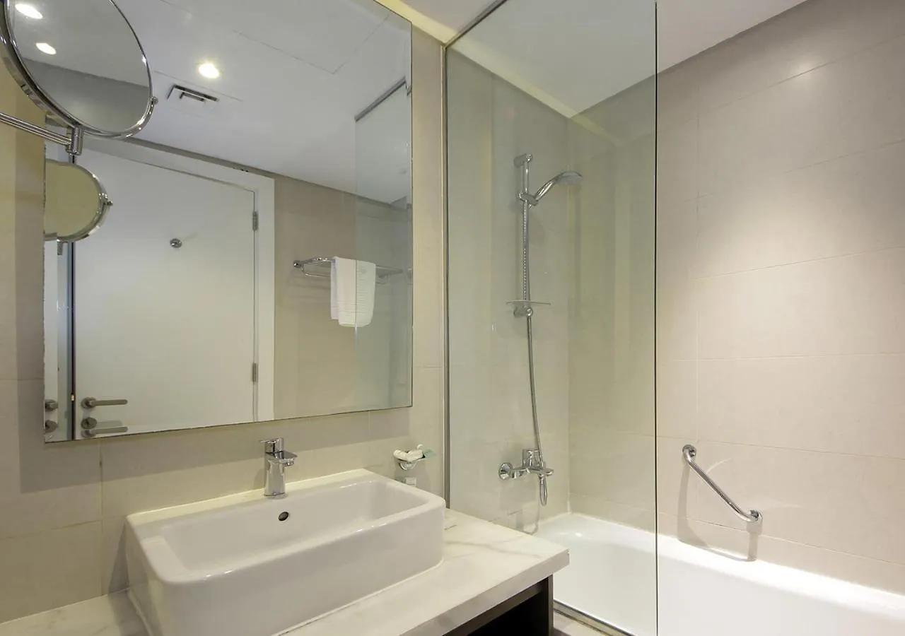 Modern Living Damac With Balcony & Waterfront Views Apartment Dubai 0*,  United Arab Emirates